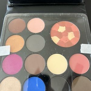 OFRA makeup pallet. Case beat up but makeup perfect new condition